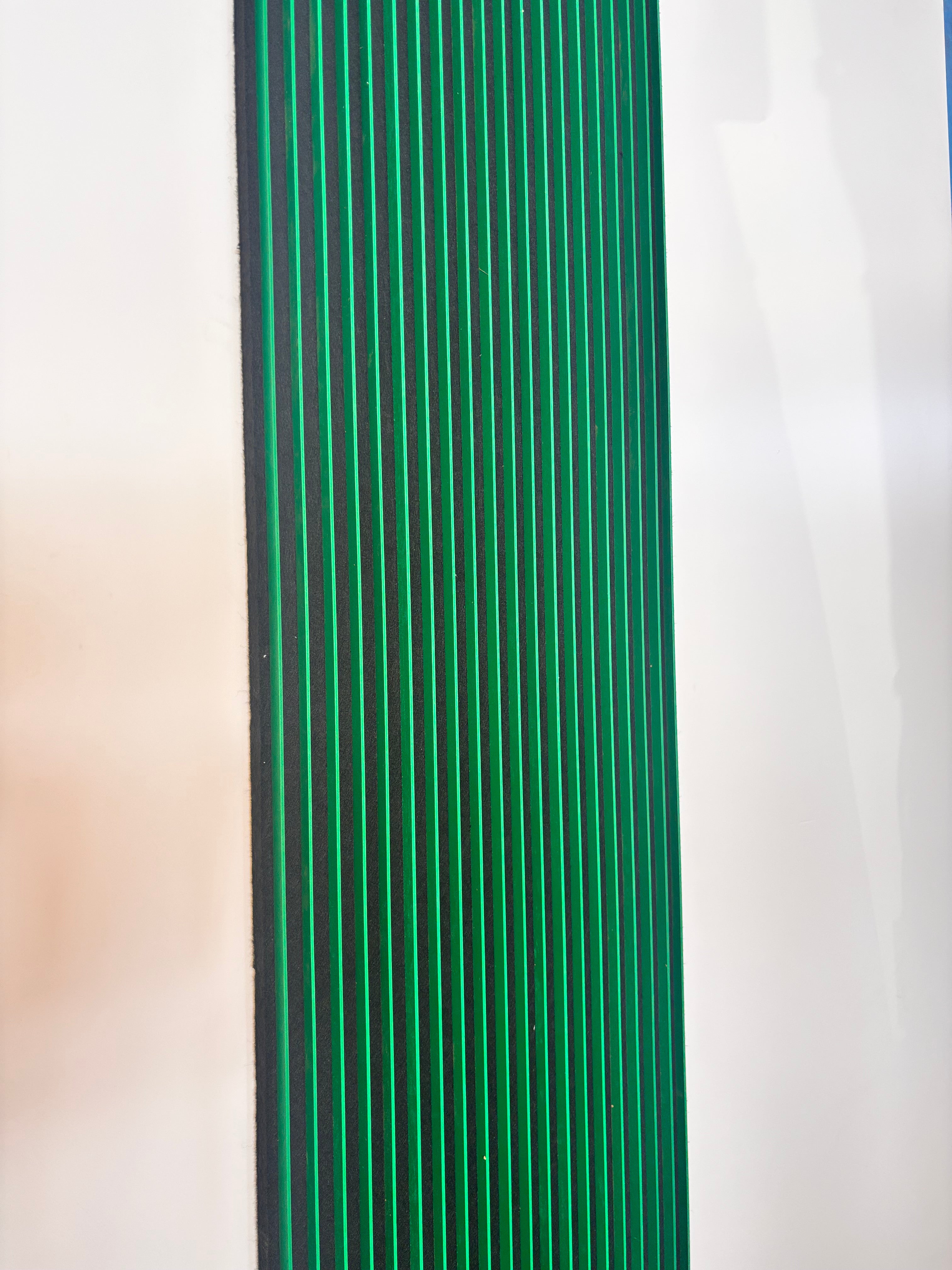 VertiLine - Light Green & Black