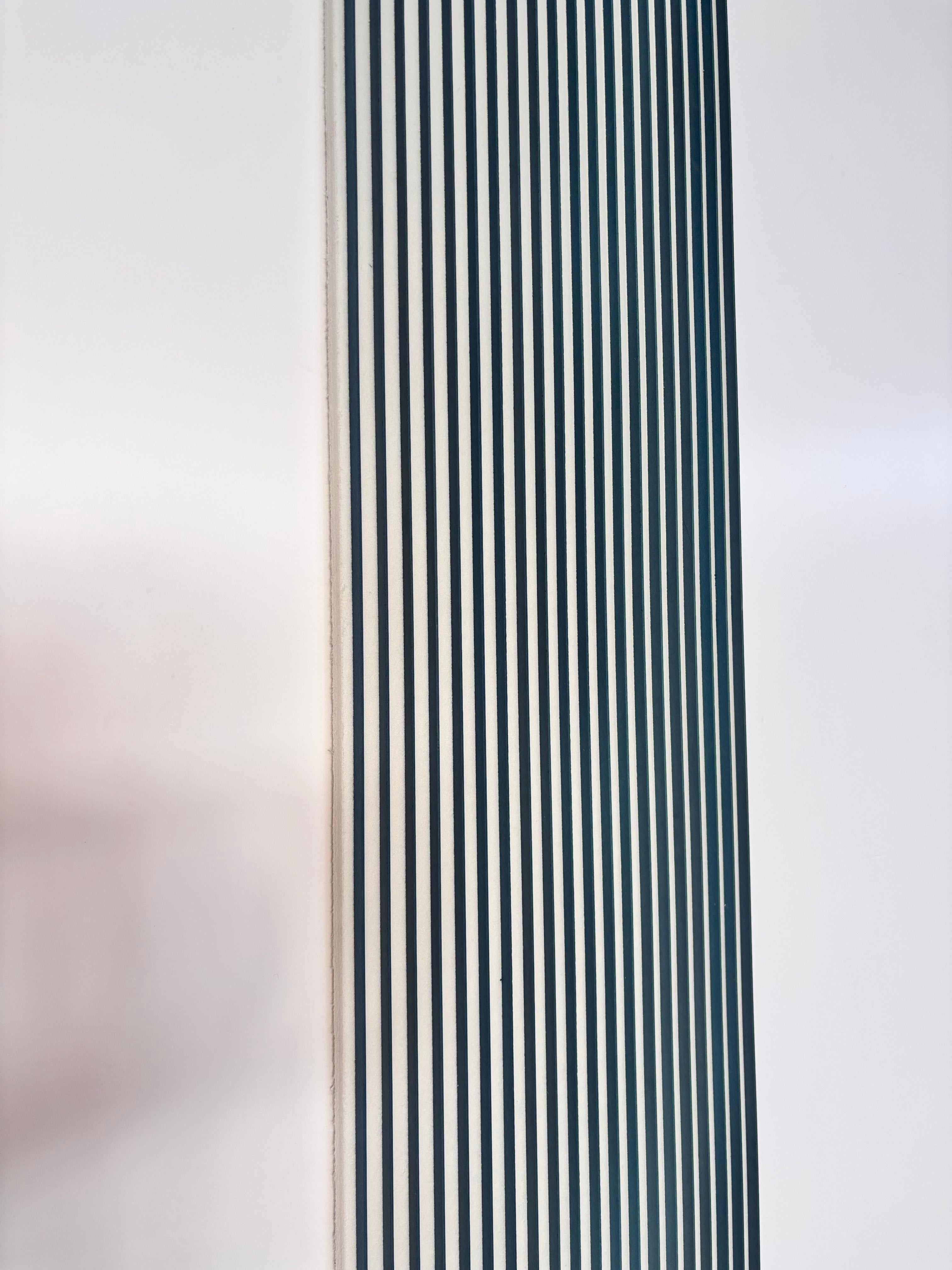 VertiLine - Dark Blue & White