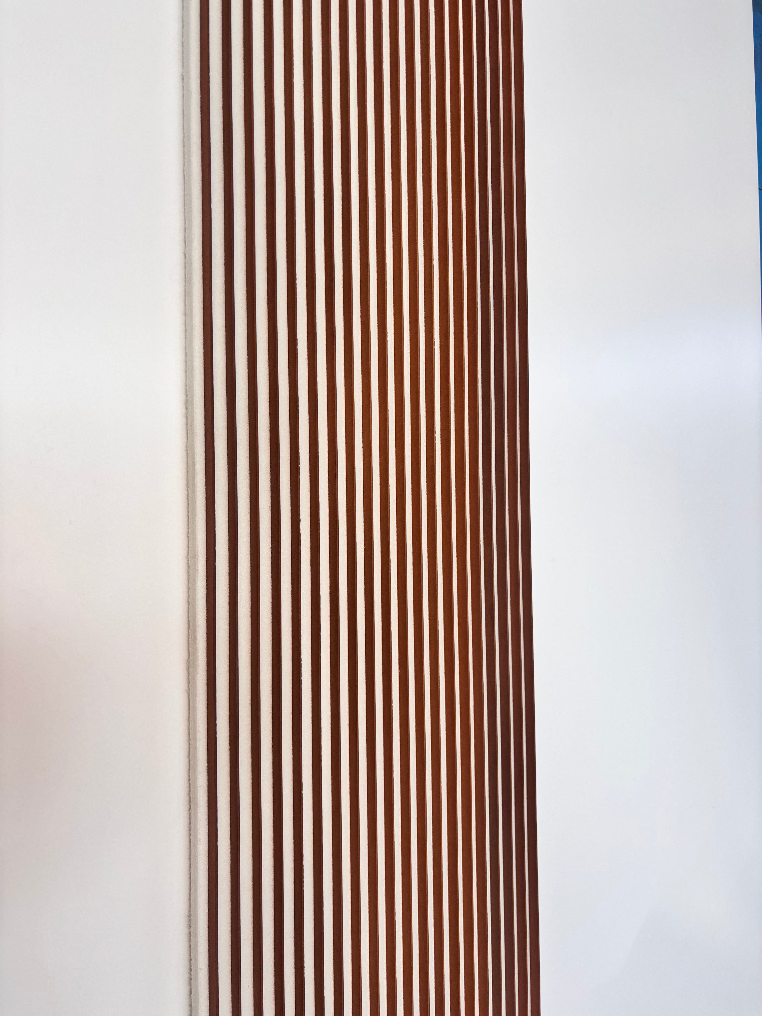 VertiLine - Rust & White