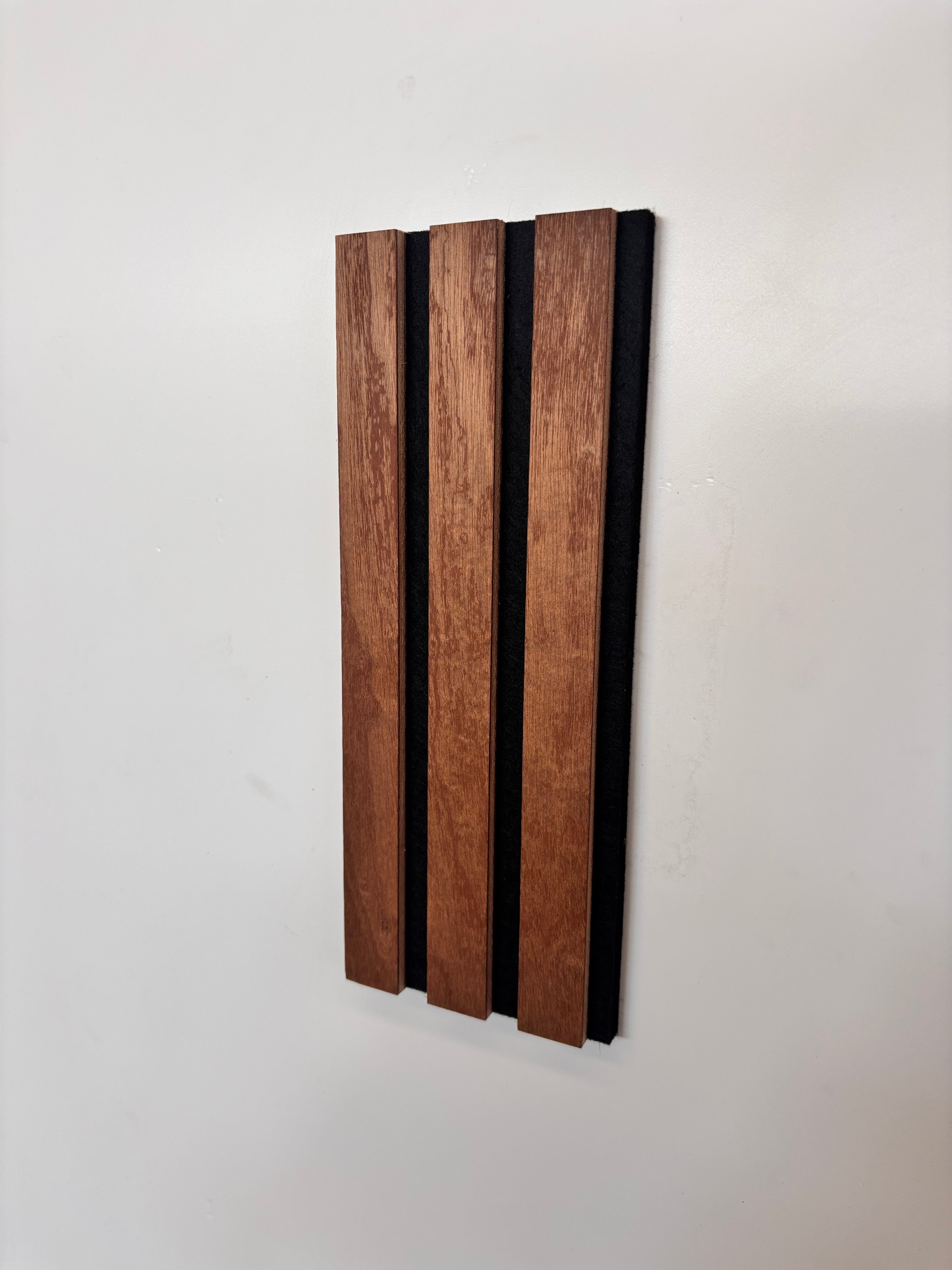 Vareprøve af Udendørs og vådrums Akustikpanel - Mahogni