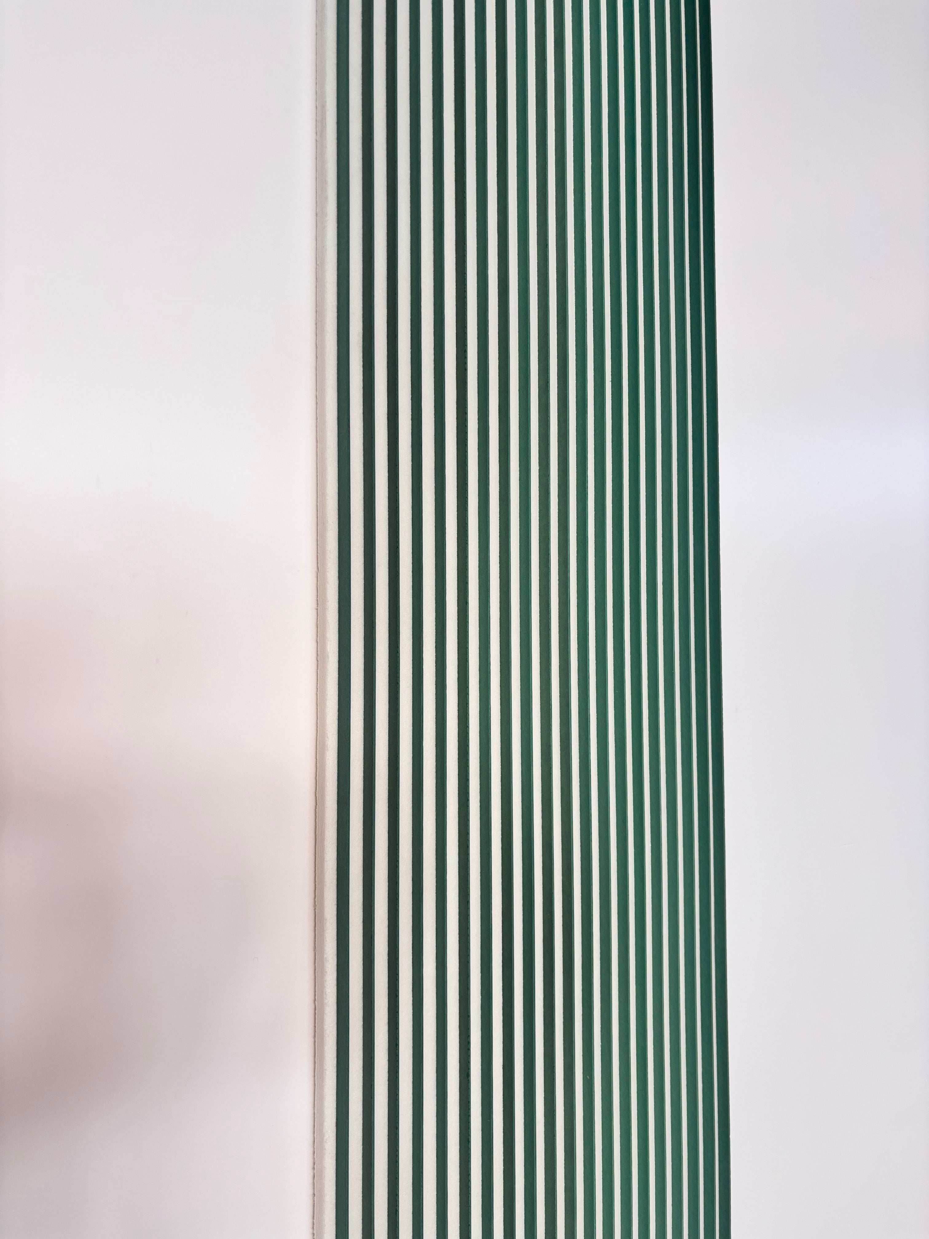 VertiLine - Dark Green & White